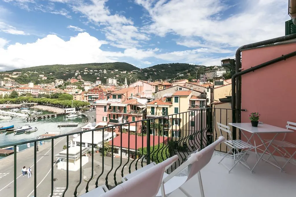 Guest house Al Molo Sea View Rooms Lerici Italy