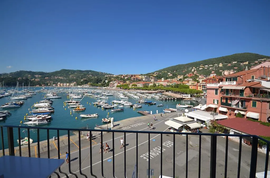 Guest house Al Molo Sea View Rooms Lerici Italy